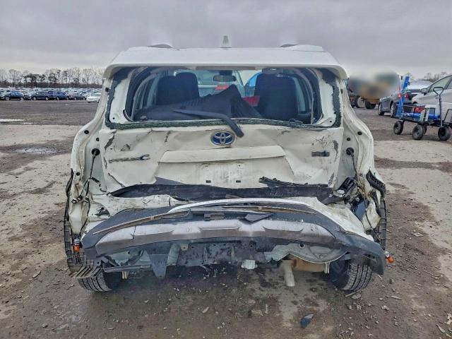 Photo 6 from auction – 2018 TOYOTA PRIUS C with VIN JTDKDTB33J1619726