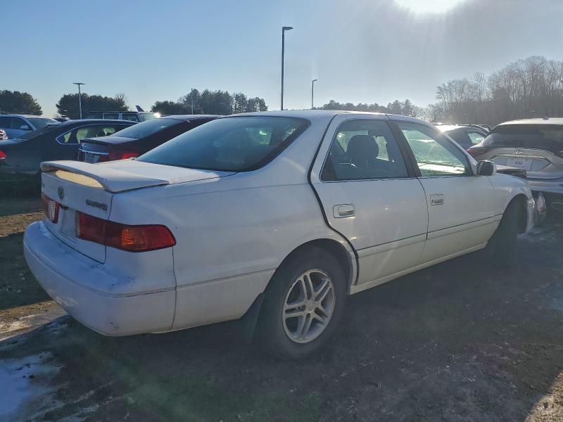 Photo 3 from auction – 2000 TOYOTA CAMRY CE with VIN 4T1BG22K9YU969858