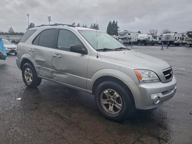 Photo 4 from auction – 2005 KIA SORENTO EX with VIN KNDJD733155363974
