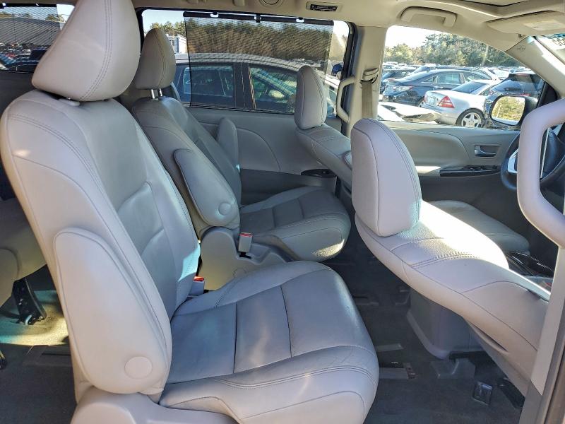 Photo 11 from auction – 2017 TOYOTA SIENNA XLE with VIN 5TDDZ3DC3HS155731
