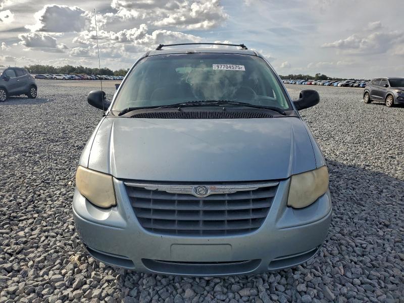 Photo 5 from auction – 2006 CHRYSLER TOWN & COU with VIN 2A4GP54L96R670263