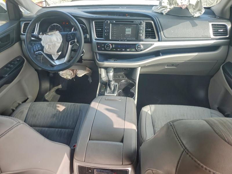 Photo 8 from auction – 2016 TOYOTA HIGHLANDER with VIN 5TDBKRFH6GS299750