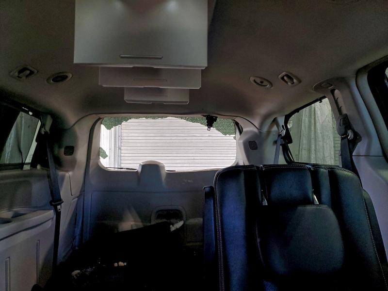 Photo 10 from auction – 2015 CHRYSLER TOWN & COU with VIN 2C4RC1CG6FR531828