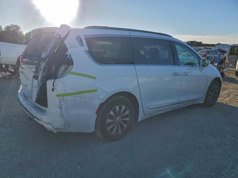 Photo 3 from auction – 2017 CHRYSLER PACIFICA T with VIN 2C4RC1BG9HR527082