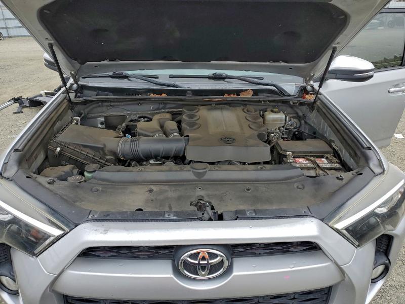 Photo 12 from auction – 2018 TOYOTA 4RUNNER SR with VIN JTEBU5JR3J5552342