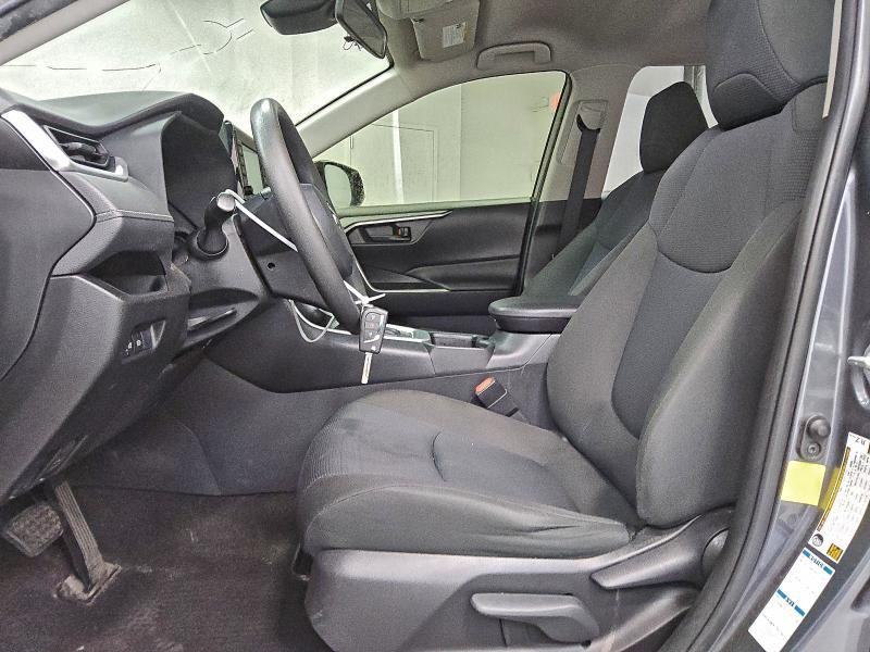 Photo 7 from auction – 2020 TOYOTA RAV4 LE with VIN JTMF1RFV8LD051452