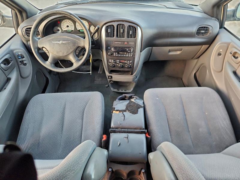 Photo 8 from auction – 2005 CHRYSLER TOWN & COU with VIN 2C4GP54L15R142432