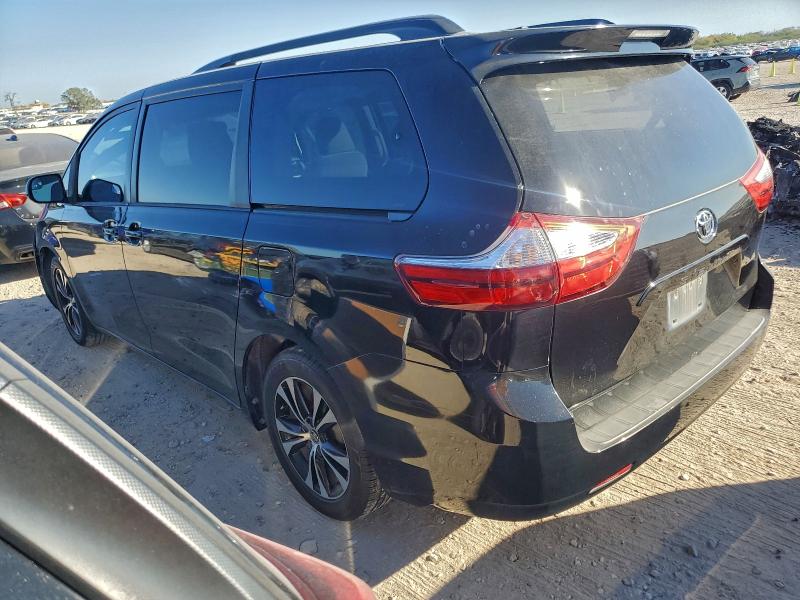 Photo 2 from auction – 2016 TOYOTA SIENNA LE with VIN 5TDKK3DC3GS739976