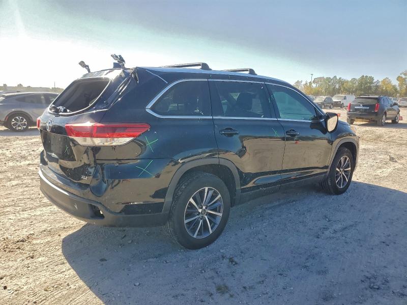 Photo 3 from auction – 2019 TOYOTA HIGHLANDER with VIN 5TDKZRFH7KS569539