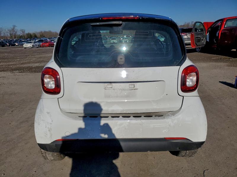 Photo 6 from auction – 2017 SMART FORTWO with VIN WMEFJ5DA0HK192643