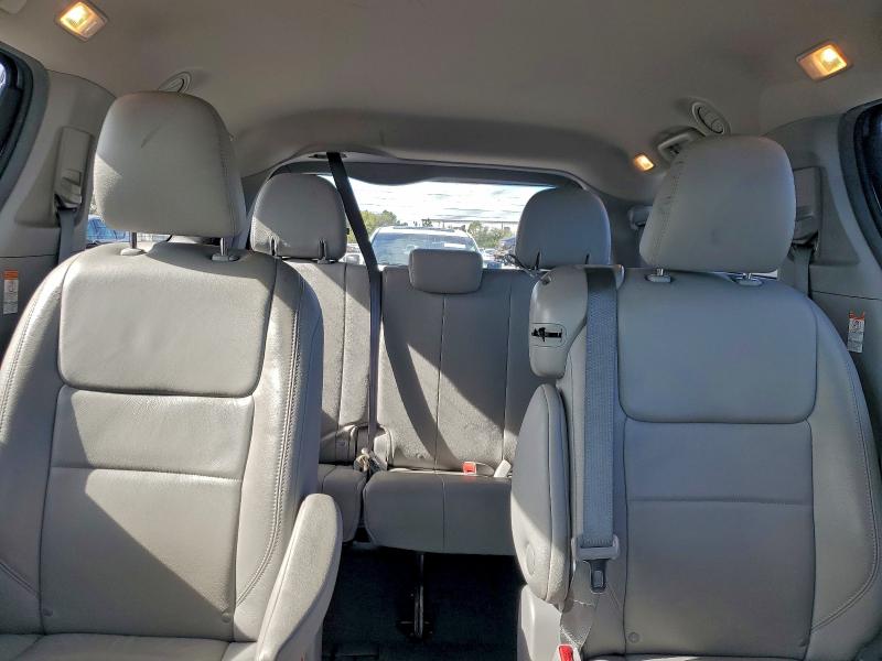 Photo 10 from auction – 2017 TOYOTA SIENNA XLE with VIN 5TDYZ3DC2HS872381