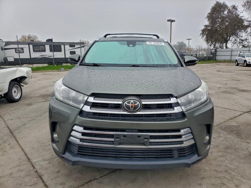 Photo 5 from auction – 2018 TOYOTA HIGHLANDER with VIN 5TDDZRFHXJS861211