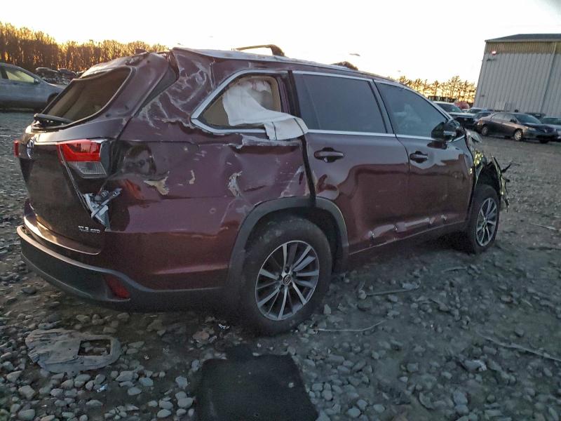 Photo 3 from auction – 2018 TOYOTA HIGHLANDER with VIN 5TDJZRFHXJS875046