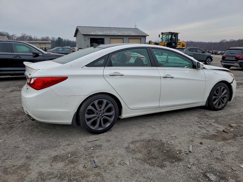 Photo 3 from auction – 2013 HYUNDAI SONATA SE with VIN 5NPEC4AB8DH680713