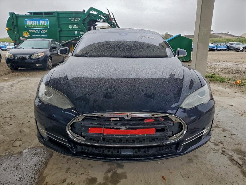 Photo 5 from auction – 2014 TESLA MODEL S with VIN 5YJSA1H18EFP52398
