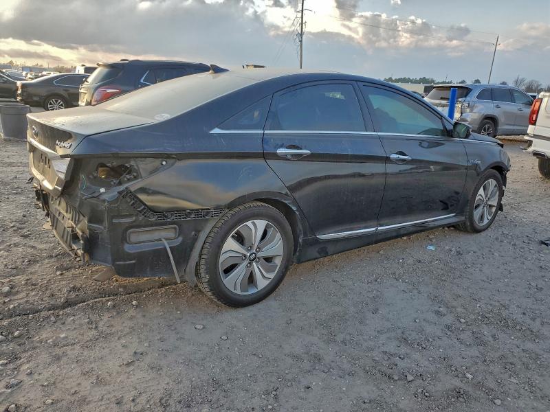 Photo 3 from auction – 2014 HYUNDAI SONATA HYB with VIN KMHEC4A42EA111197
