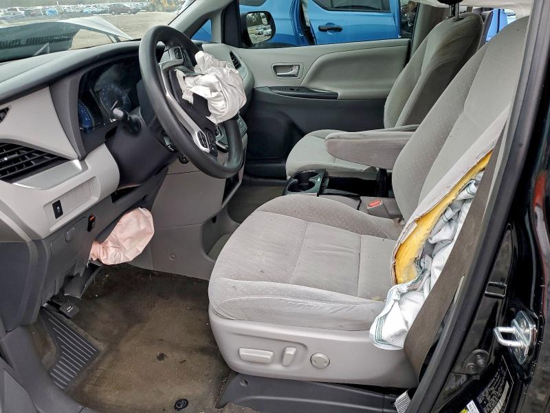 Photo 7 from auction – 2018 TOYOTA SIENNA with VIN 5TDKZ3DC0JS947994