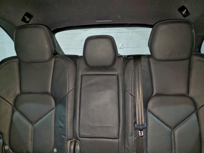 Photo 10 from auction – 2014 PORSCHE CAYENNE with VIN WP1AA2A26ELA94371