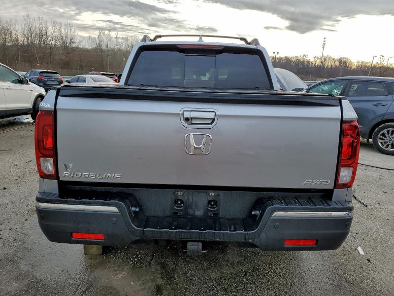 Photo 6 from auction – 2017 HONDA RIDGELINE with VIN 5FPYK3F76HB038789