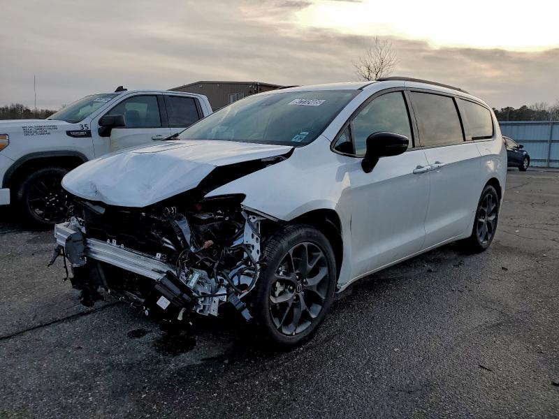 CHRYSLER PACIFICA L 2025 with VIN 2C4RC1GG0SR537774 - Photo from auction
