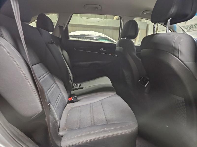 Photo 11 from auction – 2016 KIA SORENTO LX with VIN 5XYPG4A30GG023051