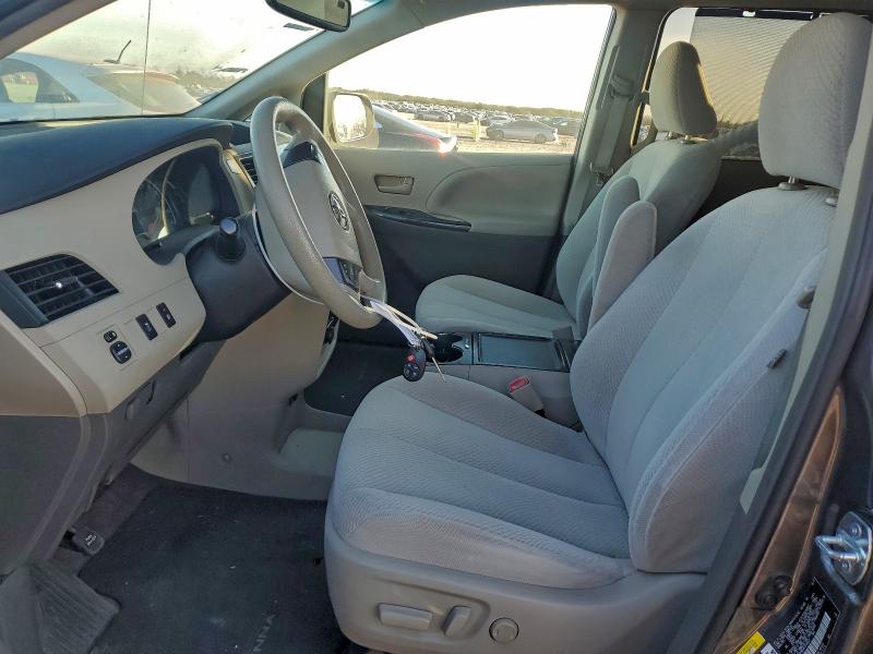 Photo 7 from auction – 2012 TOYOTA SIENNA LE with VIN 5TDKK3DC8CS246031