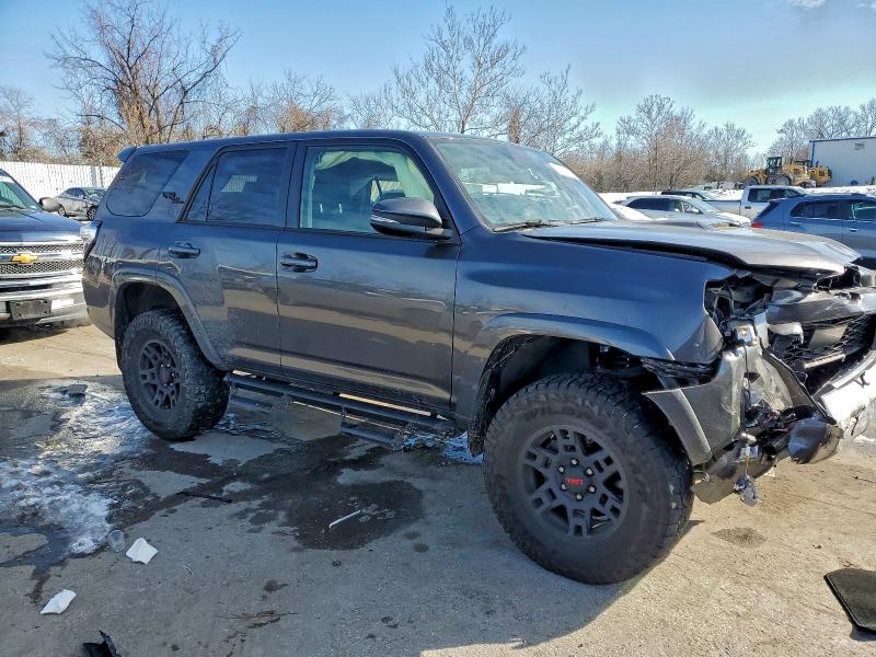 Photo 4 from auction – 2023 TOYOTA 4RUNNER SE with VIN JTERU5JRXP6139867
