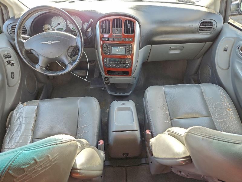 Photo 8 from auction – 2006 CHRYSLER TOWN & COU with VIN 2A8GP64L86R745748