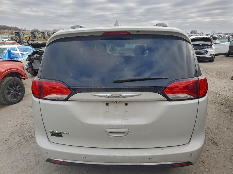 Photo 6 from auction – 2017 CHRYSLER PACIFICA T with VIN 2C4RC1BG1HR795169