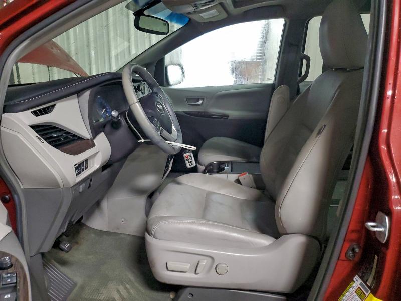 Photo 7 from auction – 2017 TOYOTA SIENNA XLE with VIN 5TDDZ3DC4HS160873