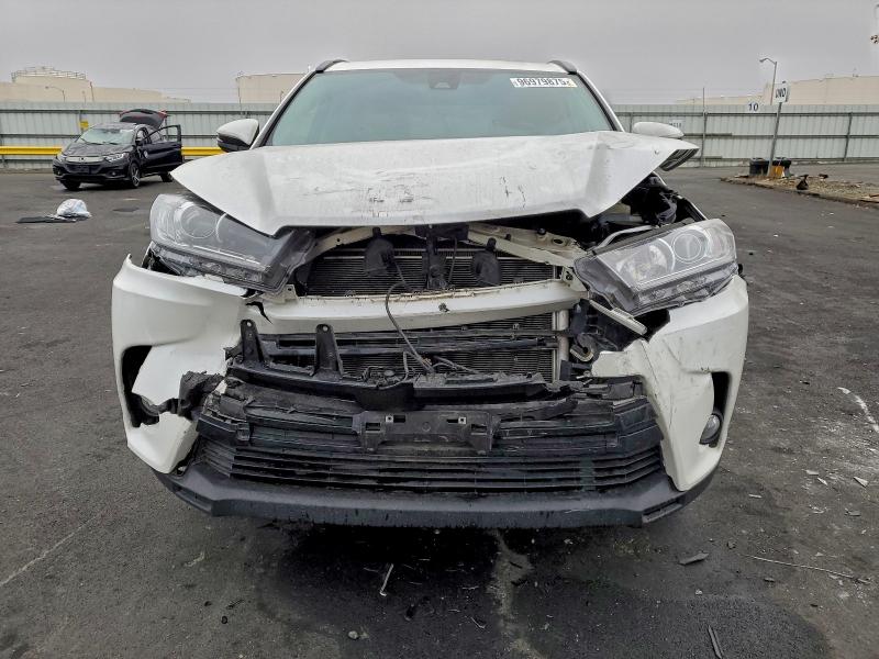 صورة رقم 5 من المزاد - 2018 TOYOTA HIGHLANDER مع VIN 5TDJZRFH6JS825048