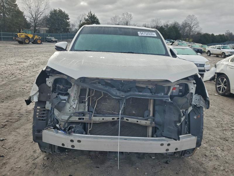 Photo 5 from auction – 2015 TOYOTA 4RUNNER SR with VIN JTEBU5JR3F5252565