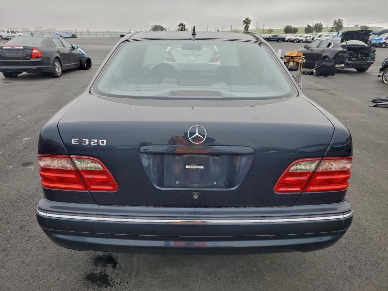 Photo 6 from auction – 2001 MERCEDES-BENZ E 320 with VIN WDBJF65JX1B375647
