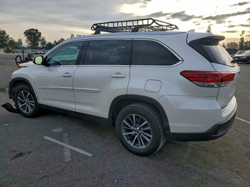 Photo 2 from auction – 2019 TOYOTA HIGHLANDER with VIN 5TDKZRFH7KS555916