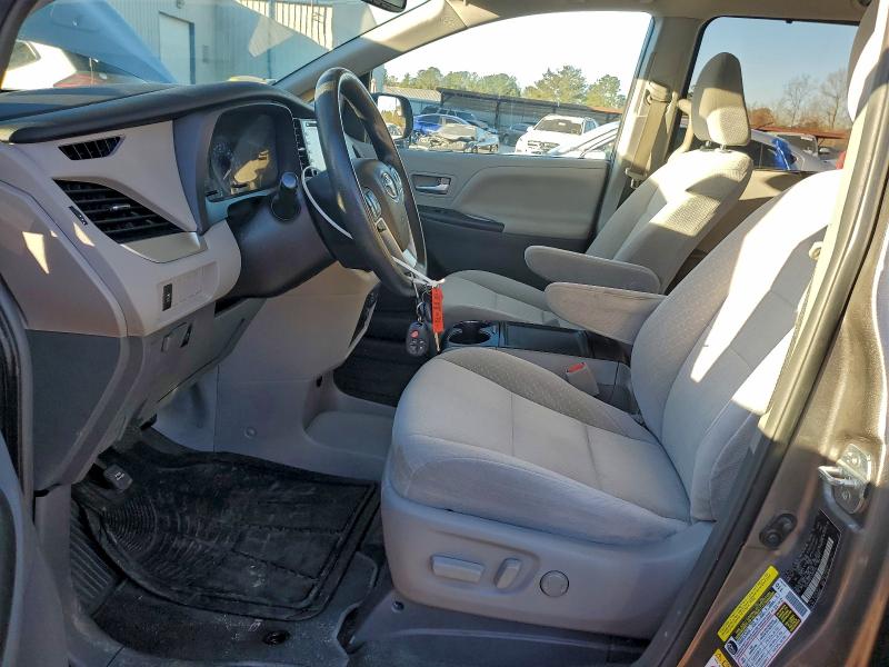 Photo 7 from auction – 2018 TOYOTA SIENNA LE with VIN 5TDKZ3DC5JS955704