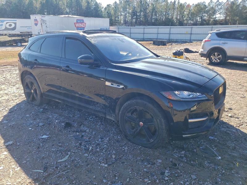 Photo 4 from auction – 2017 JAGUAR F-PACE R - with VIN SADCL2BVXHA882197