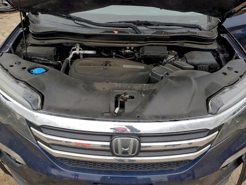 Photo 12 from auction – 2017 HONDA PILOT TOUR with VIN 5FNYF5H96HB045202