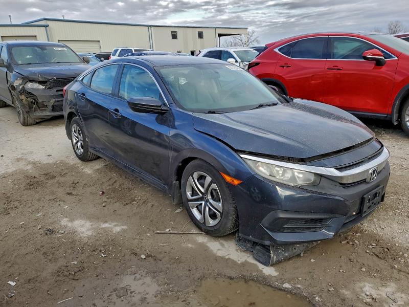 صورة رقم 4 من المزاد - 2017 HONDA CIVIC LX مع VIN 2HGFC2F51HH509541