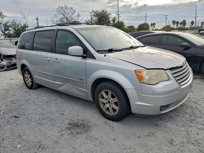 Photo 4 from auction – 2008 CHRYSLER TOWN & COU with VIN 2A8HR54P28R841034