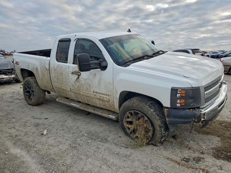 Photo 4 from auction – 2013 CHEVROLET SILVERADO with VIN 1GCRKSE76DZ206122