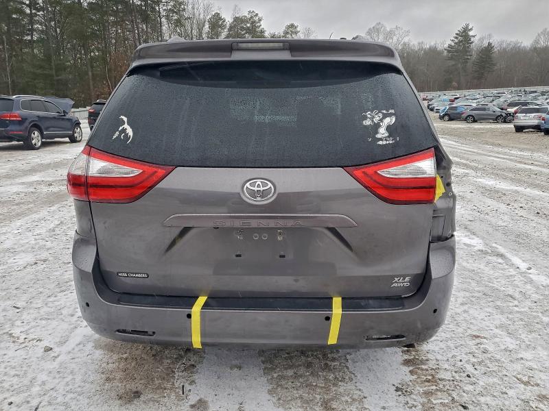 Photo 6 from auction – 2017 TOYOTA SIENNA XLE with VIN 5TDDZ3DC9HS179645