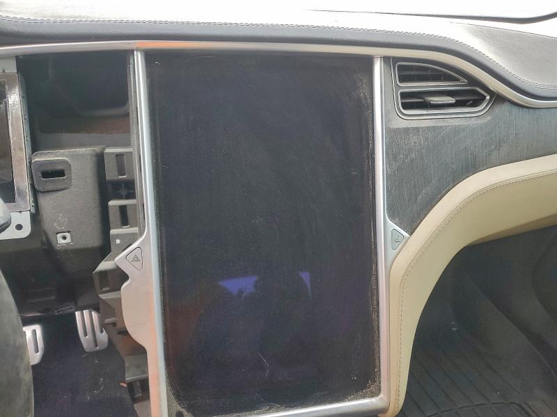 Photo 9 from auction – 2013 TESLA MODEL S with VIN 5YJSA1DP0DFP14687