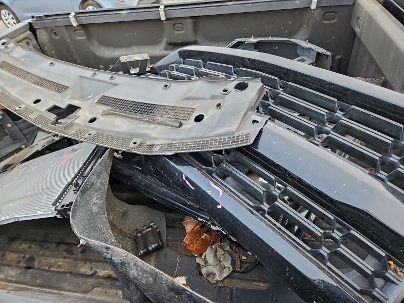 Фото 12 с аукциона – 2018 CHEVROLET SILVERADO с VIN 1GCRCPEC0JZ231858