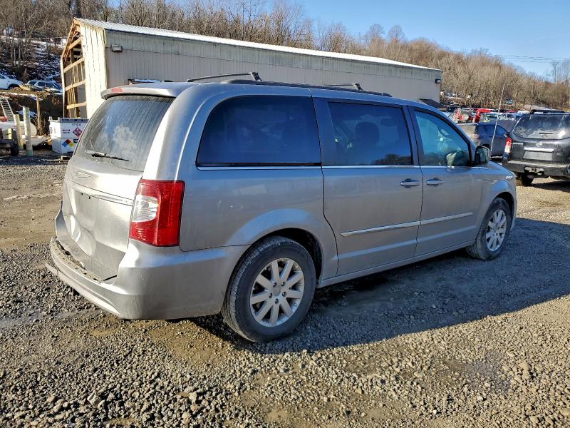 Photo 3 from auction – 2016 CHRYSLER TOWN & COU with VIN 2C4RC1BG3GR185630