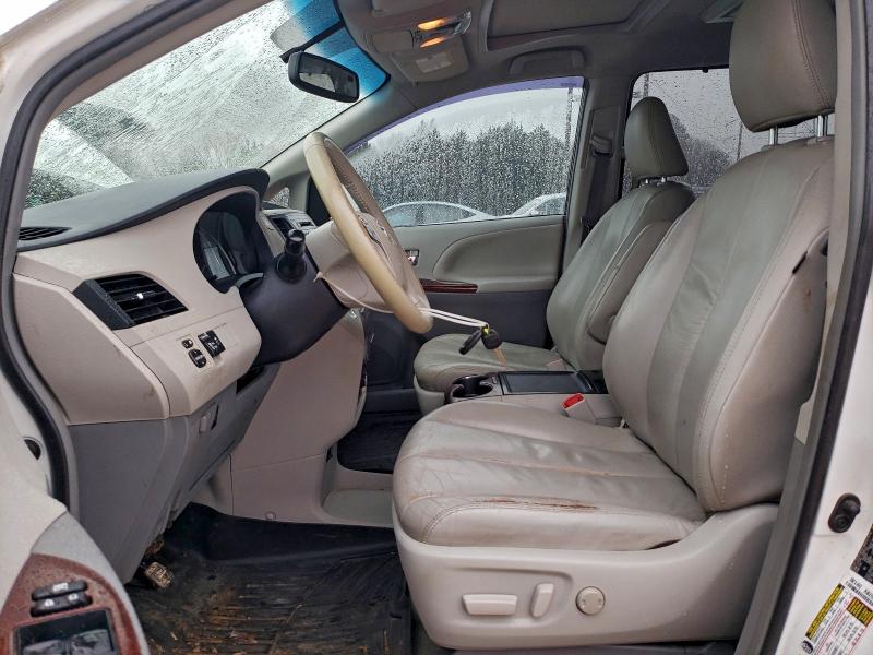 Photo 7 from auction – 2012 TOYOTA SIENNA XLE with VIN 5TDYK3DC7CS238416