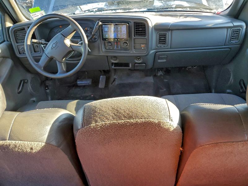 Photo 8 from auction – 2004 CHEVROLET SILVERADO with VIN 1GCEC19V94E371359