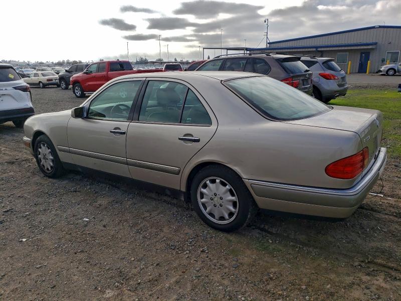 Photo 2 from auction – 1997 MERCEDES-BENZ E 320 with VIN WDBJF55F0VA432679