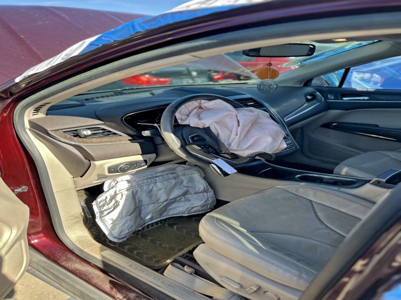 Photo 7 from auction – 2017 LINCOLN MKC RESERV with VIN 5LMCJ3C9XHUL04858