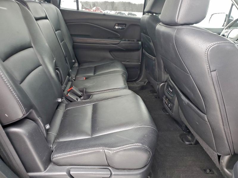 Photo 11 from auction – 2017 HONDA PILOT TOUR with VIN 5FNYF6H98HB021070
