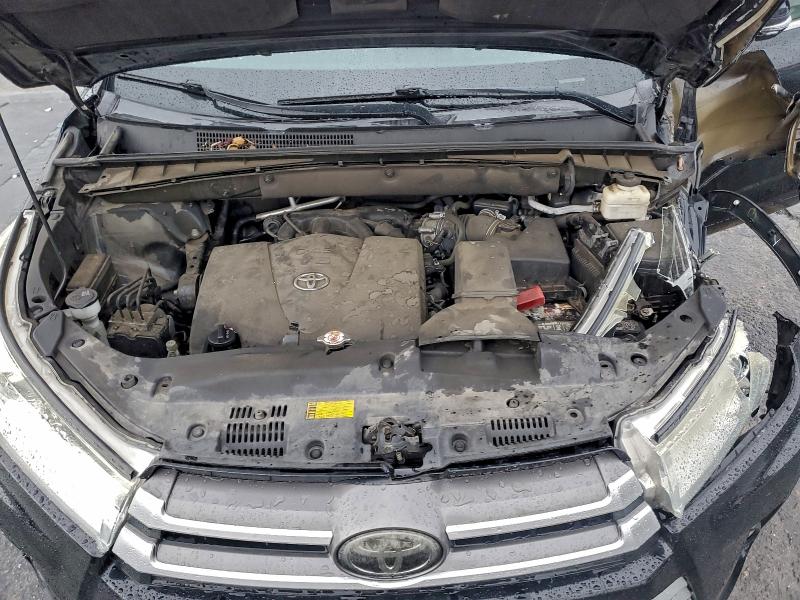 Photo 12 from auction – 2018 TOYOTA HIGHLANDER with VIN 5TDZZRFH3JS281143